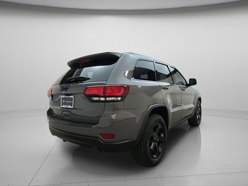 Used 2019 Jeep Grand Cherokee Laredo image 7
