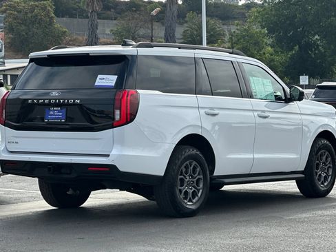 Certified 2025 Ford Expedition Active RWD image 3