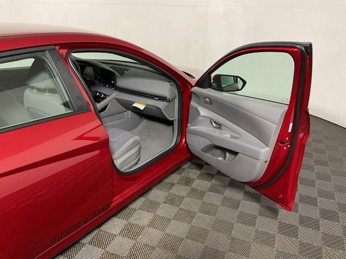 New 2025 Hyundai Elantra SE image 33