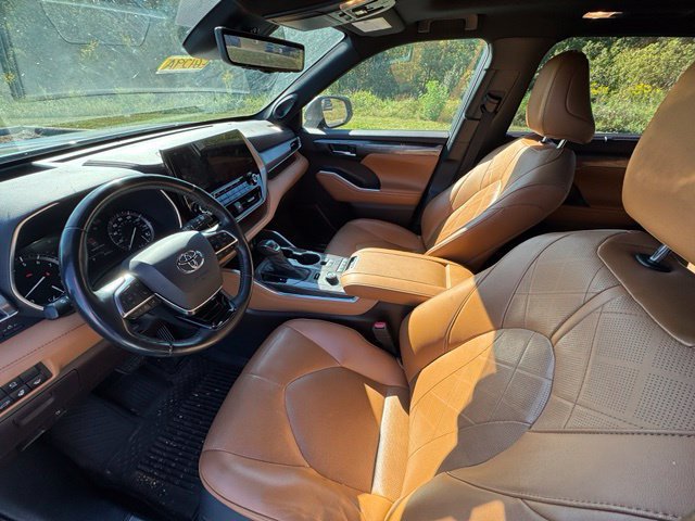 Used 2021 Toyota Highlander Platinum AWD/4WD image 17