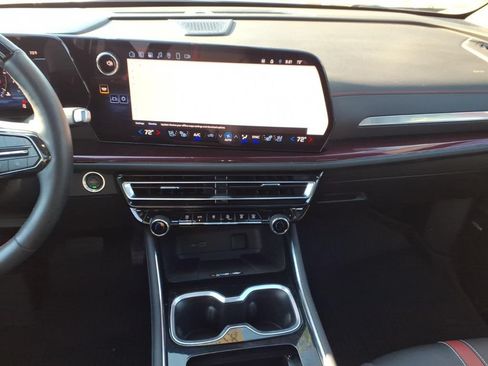 Used 2024 Chevrolet Traverse RS FWD image 13