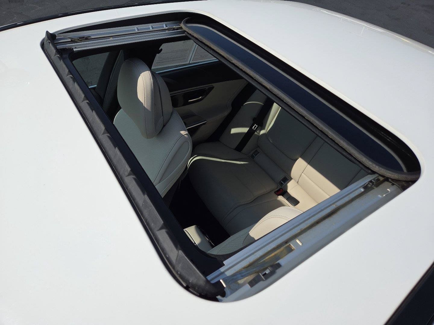 Used 2025 Mercedes-Benz C 300 4MATIC Sedan image 2