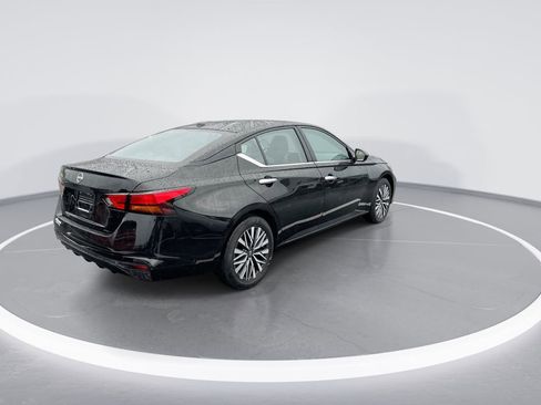 Used 2025 Nissan Altima 2.5 SV FWD image 8