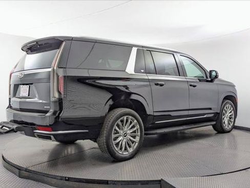 Used 2022 Cadillac Escalade ESV Luxury AWD/4WD image 8