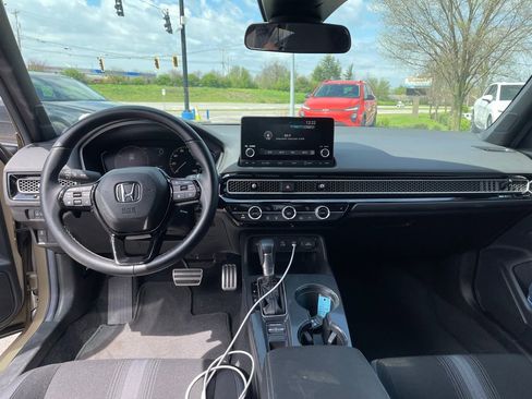 Used 2025 Honda Civic Sport image 11