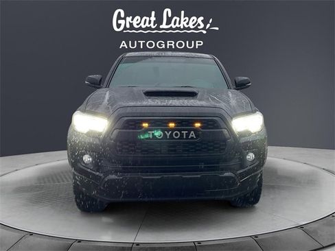 Used 2017 Toyota Tacoma TRD Sport image 8