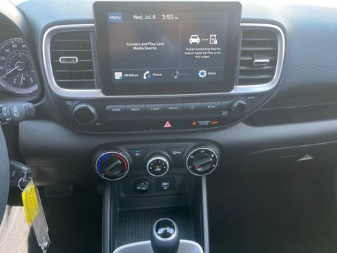 Used 2021 Hyundai Venue SE FWD image 24