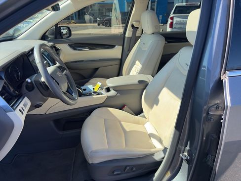 Used 2021 Cadillac XT6 Premium Luxury image 10