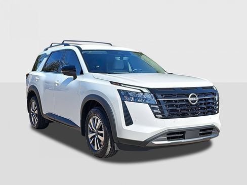New 2026 Nissan Pathfinder SL FWD image 3