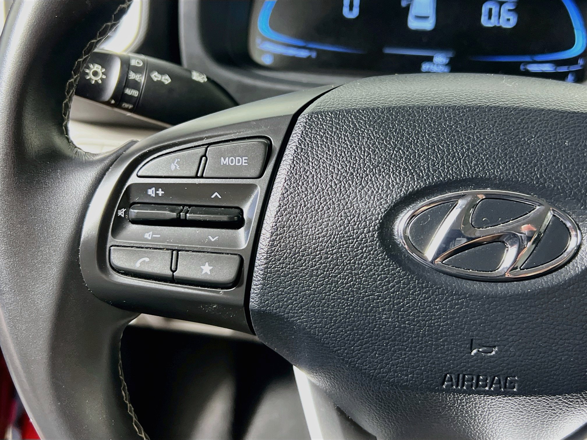 Used 2025 Hyundai Venue SEL FWD image 18