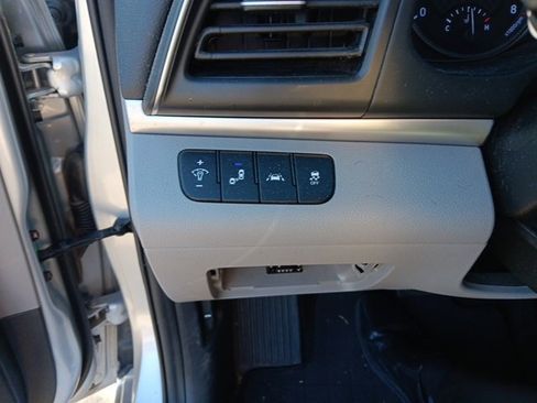 Used 2019 Hyundai Elantra SEL image 6
