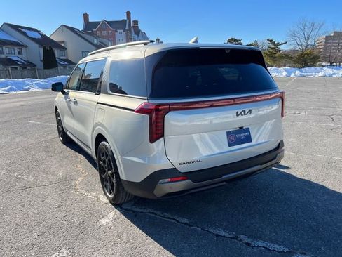 Used 2025 Kia Carnival SX Prestige image 8