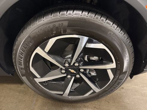 Used 2025 Chevrolet Equinox EV LT image 9