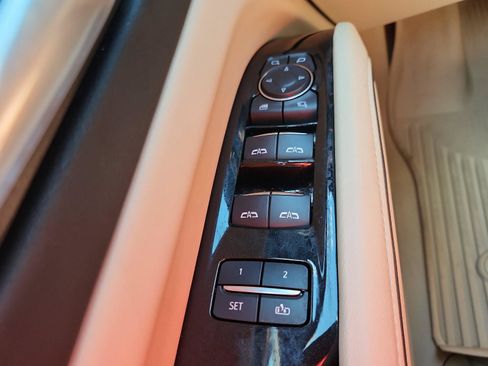 Used 2024 Cadillac Escalade Premium Luxury AWD/4WD image 25
