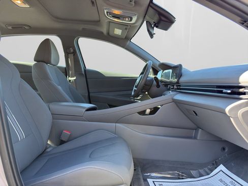Used 2024 Hyundai Elantra SEL w/ Convenience Package FWD image 18
