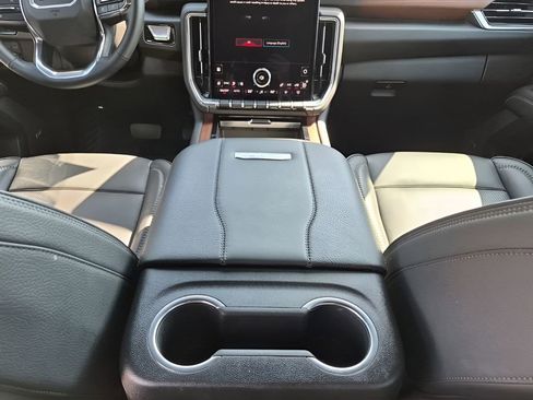 Used 2025 GMC Yukon XL Denali image 22