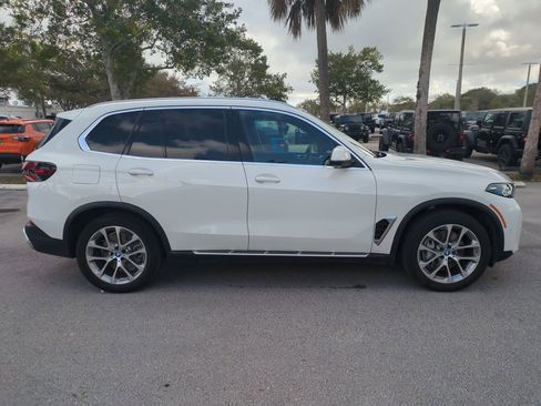 Used 2025 BMW X5 xDrive50e image 5