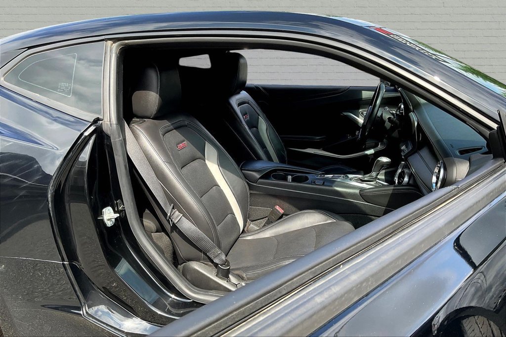 Used 2020 Chevrolet Camaro SS RWD image 22