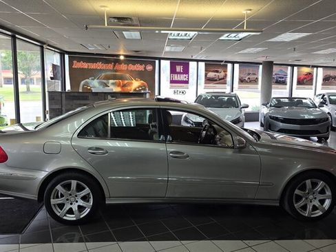 Used 2008 Mercedes-Benz E 350 4MATIC Sedan image 5