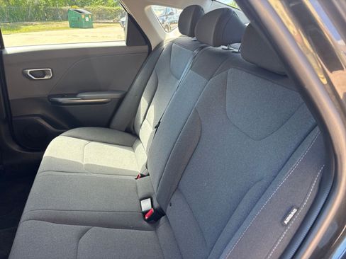 Used 2025 Kia K4 LXS image 36