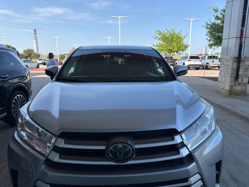 Used 2018 Toyota Highlander LE w/ Protection Package #3 AWD/4WD image 23