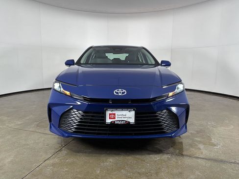 Used 2025 Toyota Camry LE image 6
