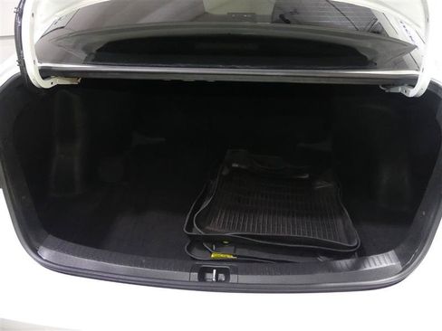 Used 2022 Toyota Corolla LE FWD image 9