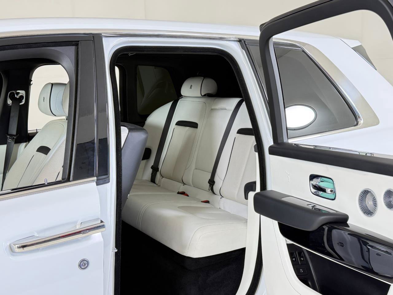 Used 2022 Rolls-Royce Cullinan w/ Cullinan Package AWD/4WD image 21