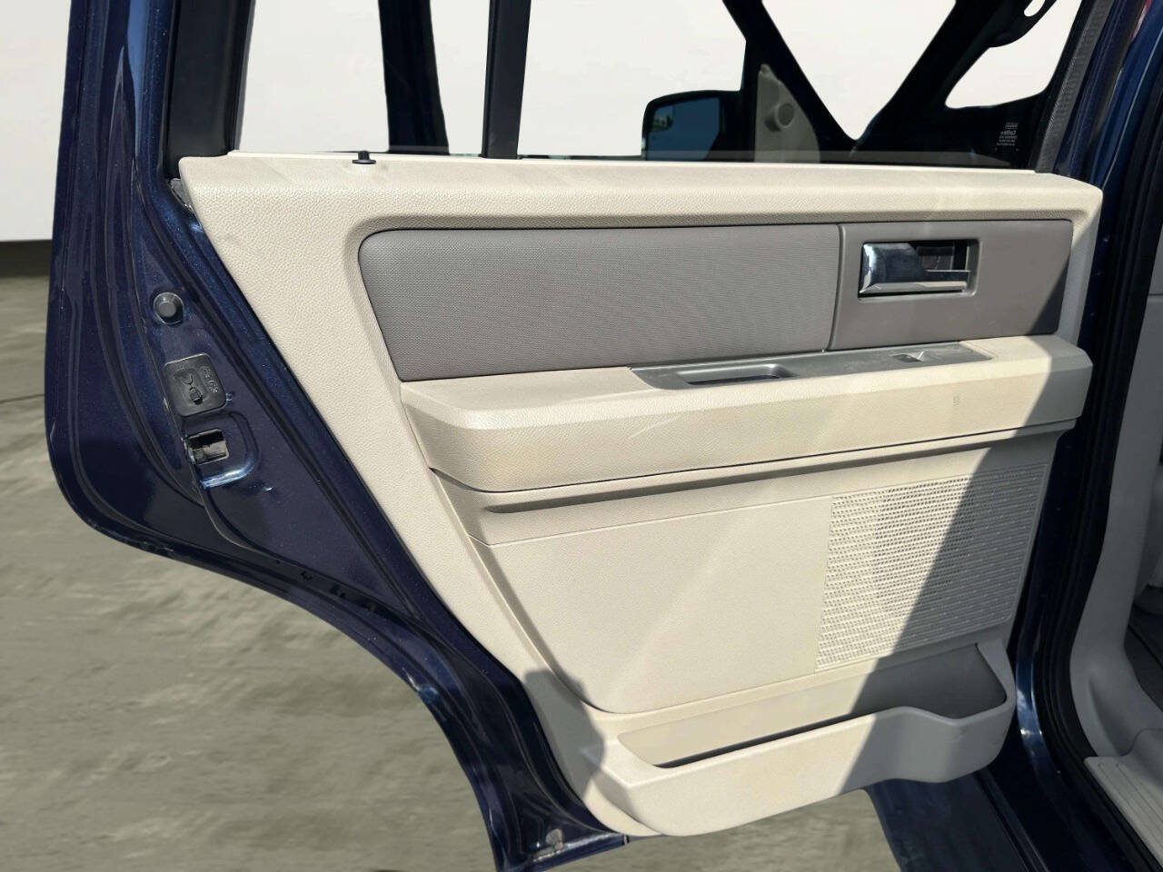 Used 2014 Ford Expedition XLT RWD image 12