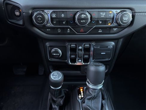 New 2025 Jeep Gladiator Sport image 16