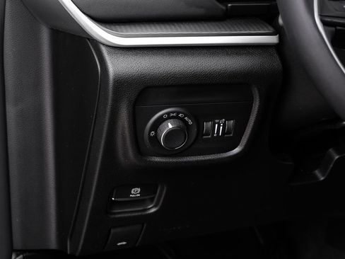 Used 2023 Jeep Grand Cherokee Altitude AWD/4WD image 36