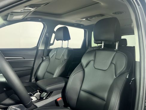 Used 2025 Kia Telluride S image 13