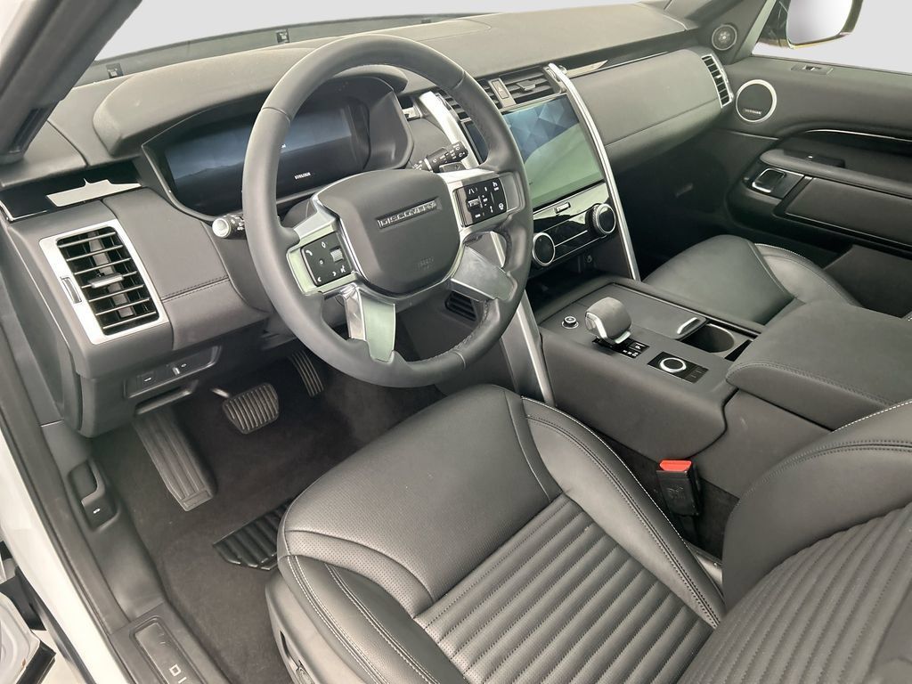 Certified 2025 Land Rover Discovery S AWD/4WD image 9