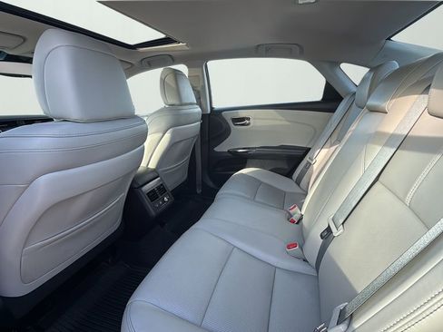 Used 2018 Toyota Avalon Limited image 11