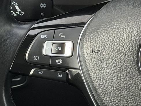 Used 2019 Volkswagen Tiguan SE w/ Panoramic Sunroof Package FWD image 12