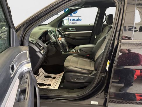 Used 2017 Ford Explorer XLT w/ Equipment Group 202A image 10
