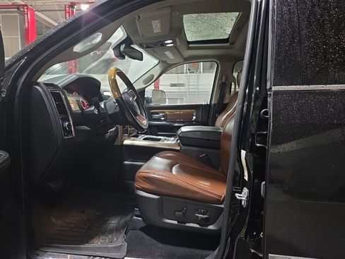 Used 2018 RAM 3500 Laramie Longhorn image 9