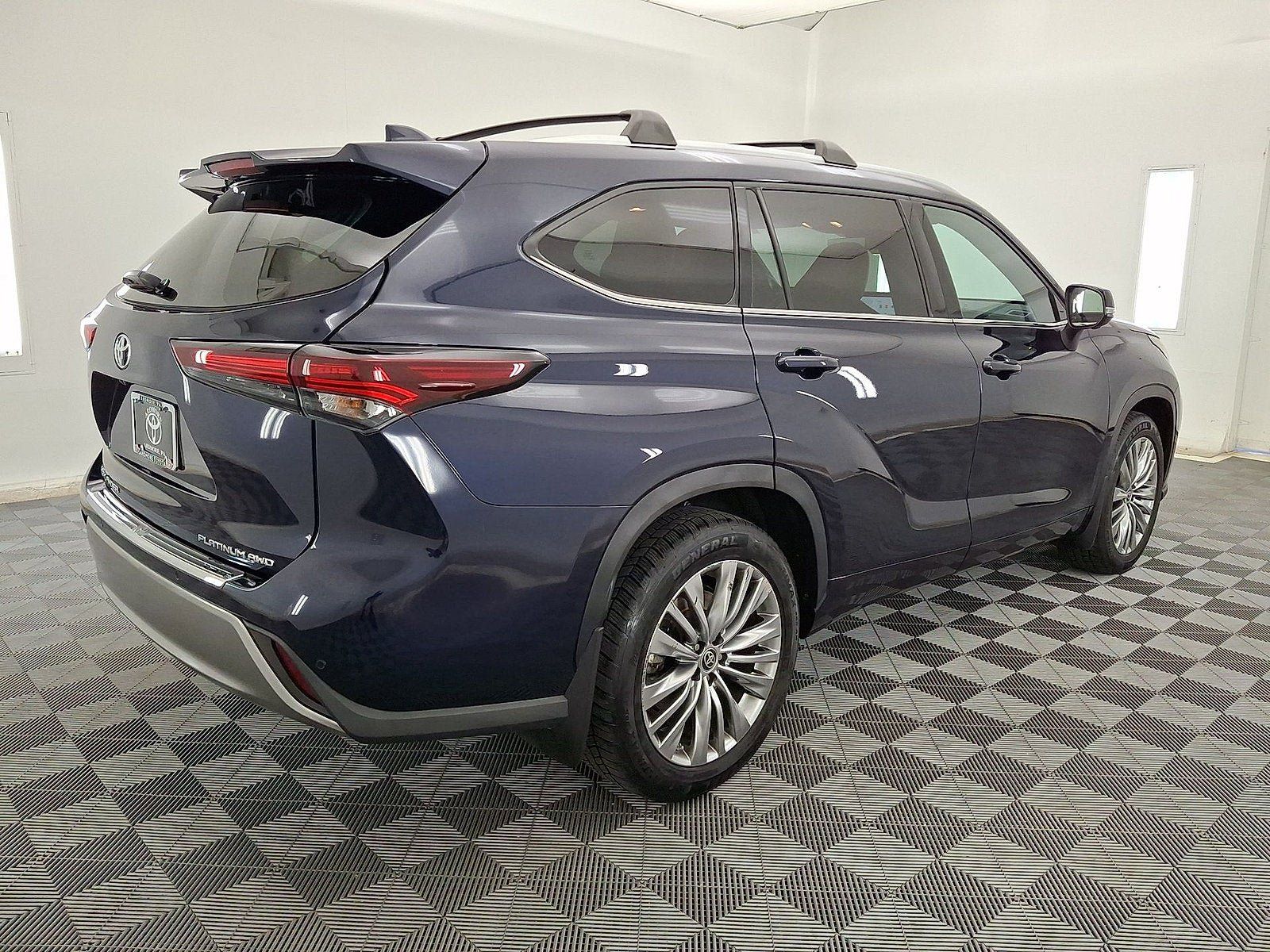 Used 2024 Toyota Highlander Platinum AWD/4WD image 17