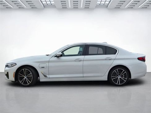 Used 2022 BMW 530e w/ Premium Package image 3