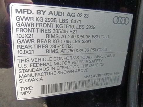 Used 2023 Audi Q8 Premium image 40