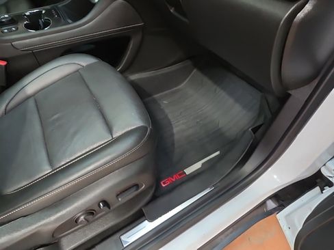 Used 2023 GMC Acadia SLT w/ Elevation Edition image 13