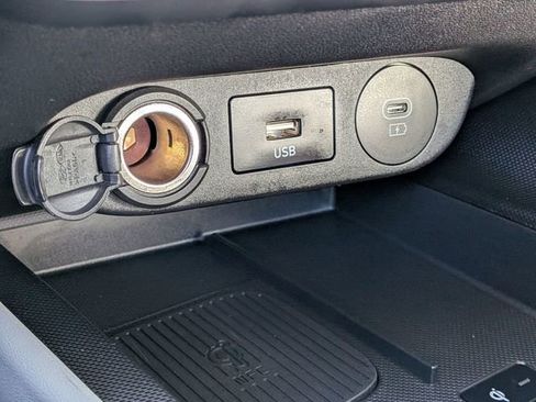 Used 2025 Hyundai Elantra Limited FWD image 24