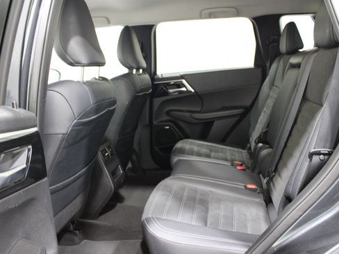Used 2025 Mitsubishi Outlander SE AWD/4WD image 21
