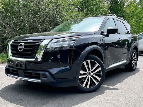 Used 2023 Nissan Pathfinder Platinum w/ Cargo Package AWD/4WD image 3