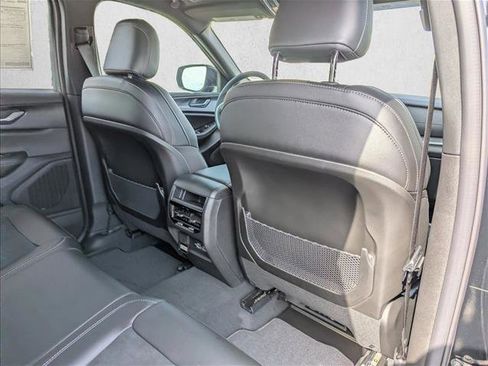 New 2025 Jeep Grand Cherokee Altitude image 29