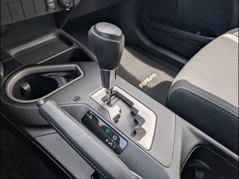 Used 2018 Toyota RAV4 XLE FWD image 20