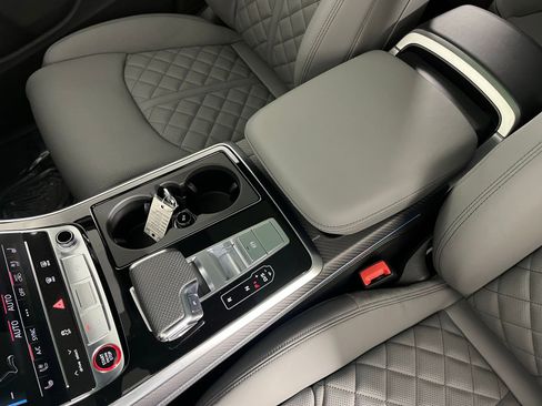 New 2026 Audi SQ7 Prestige image 17