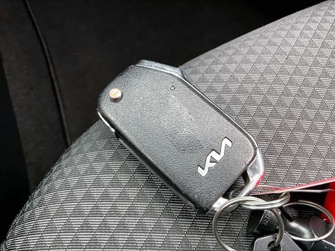 Used 2022 Kia Soul LX FWD image 15