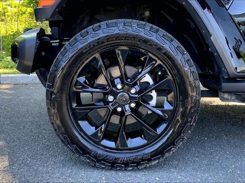 Certified 2024 Jeep Gladiator Sport AWD/4WD image 7