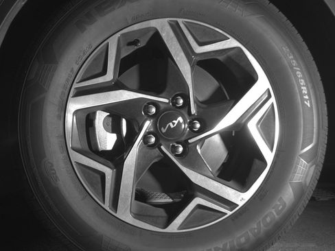 Used 2025 Kia Sportage LX image 12